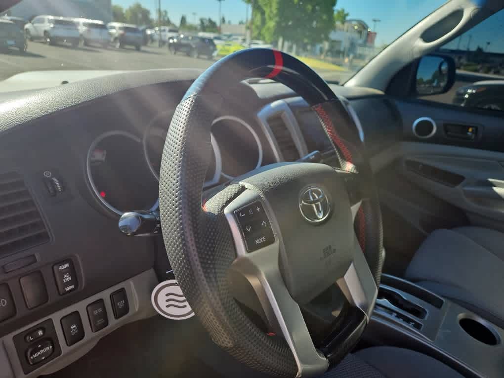 Used 2013 Toyota Tacoma 4x4 Double Cab w/ TRD Sport Pkg image 2