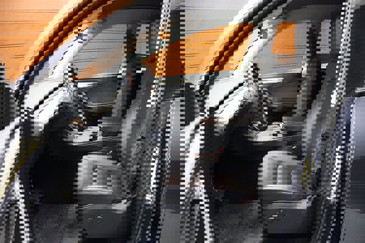 Used 2023 Tesla Model Y Long Range image 39