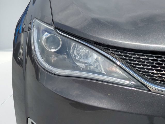 Used 2019 Chrysler Pacifica Touring-L FWD image 9