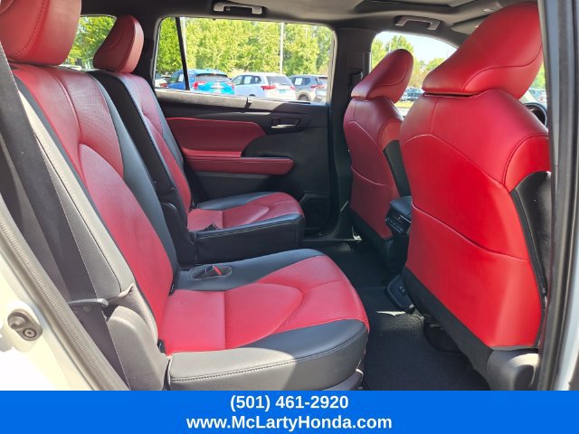 Used 2021 Toyota Highlander XSE FWD image 18