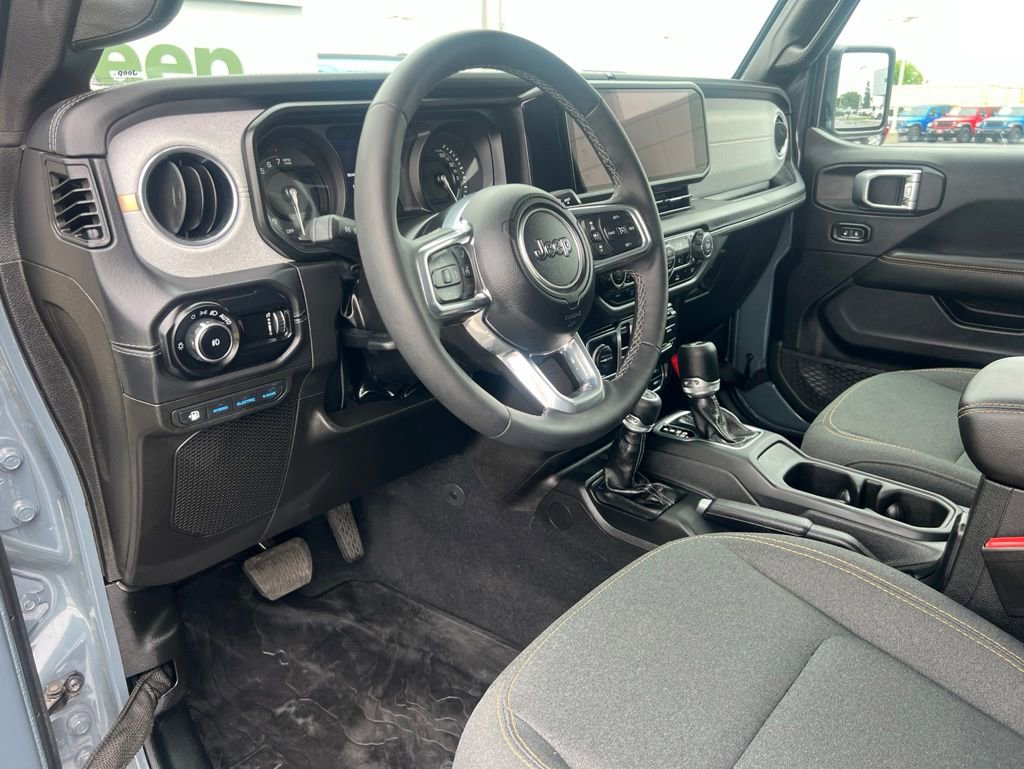 Used 2025 Jeep Wrangler Backcountry 4xe AWD/4WD image 18