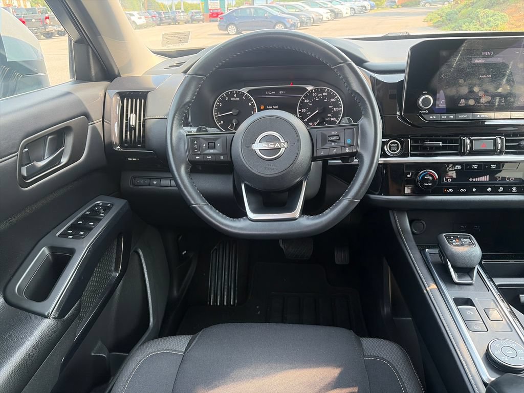 Used 2023 Nissan Pathfinder SV AWD/4WD image 27
