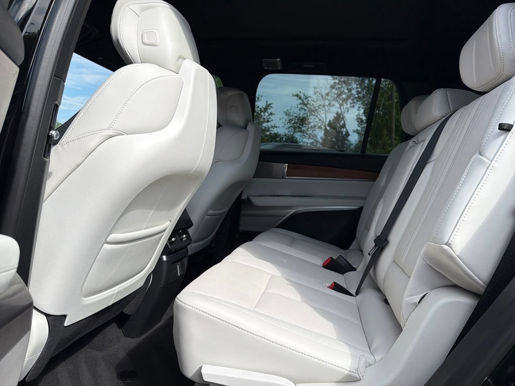 Certified 2026 Cadillac Vistiq Sport AWD/4WD image 9