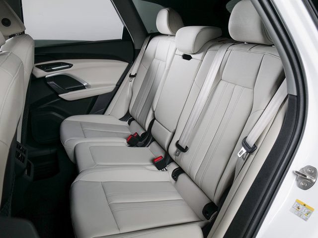 Certified 2025 Audi Q5 Premium w/ Convenience Package AWD/4WD image 11