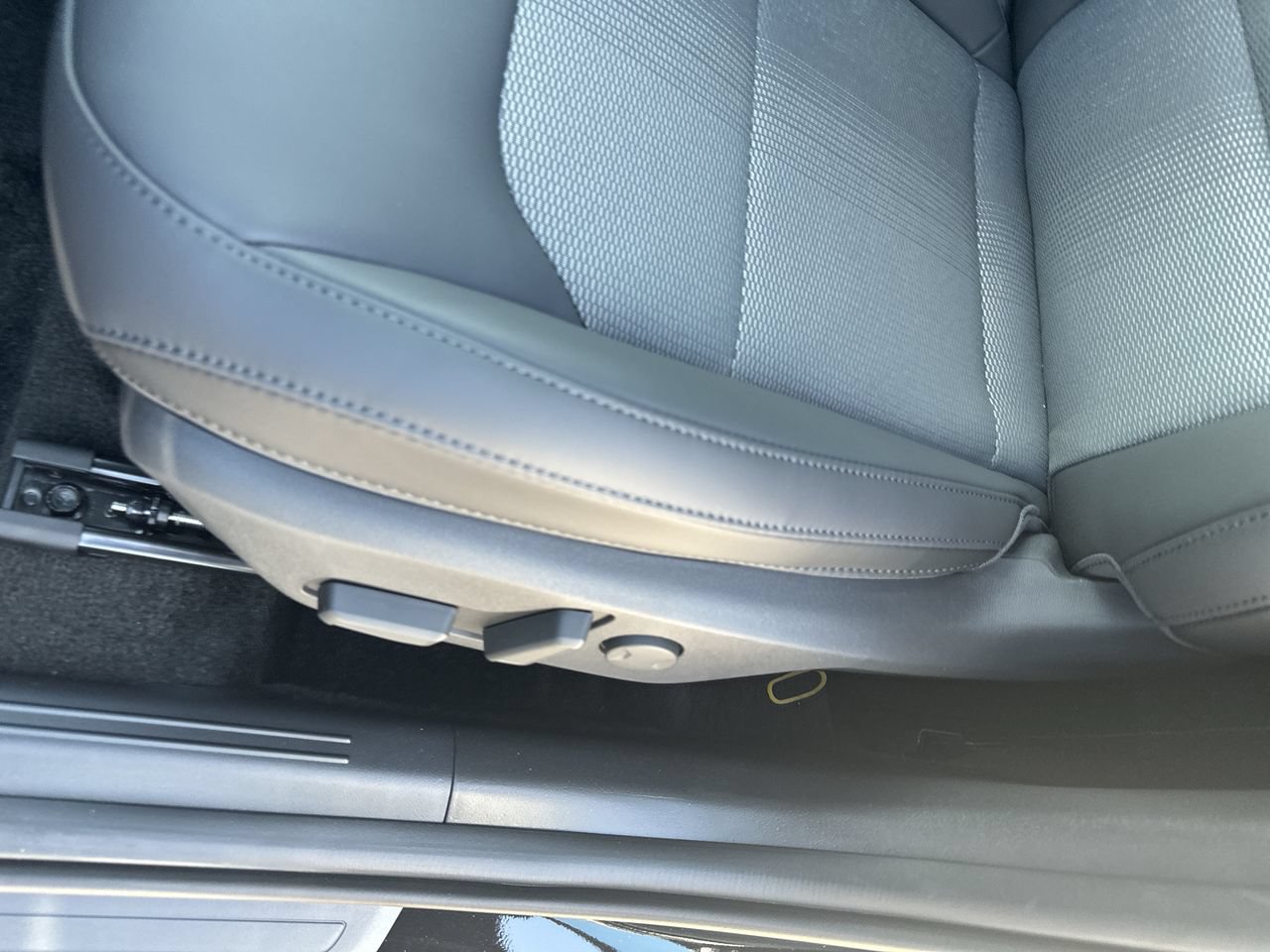 New 2026 Kia Niro EX FWD image 4