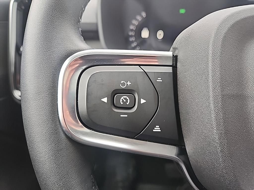 Certified 2023 Volvo XC40 B5 Plus w/ Driver Assist Package AWD/4WD image 13