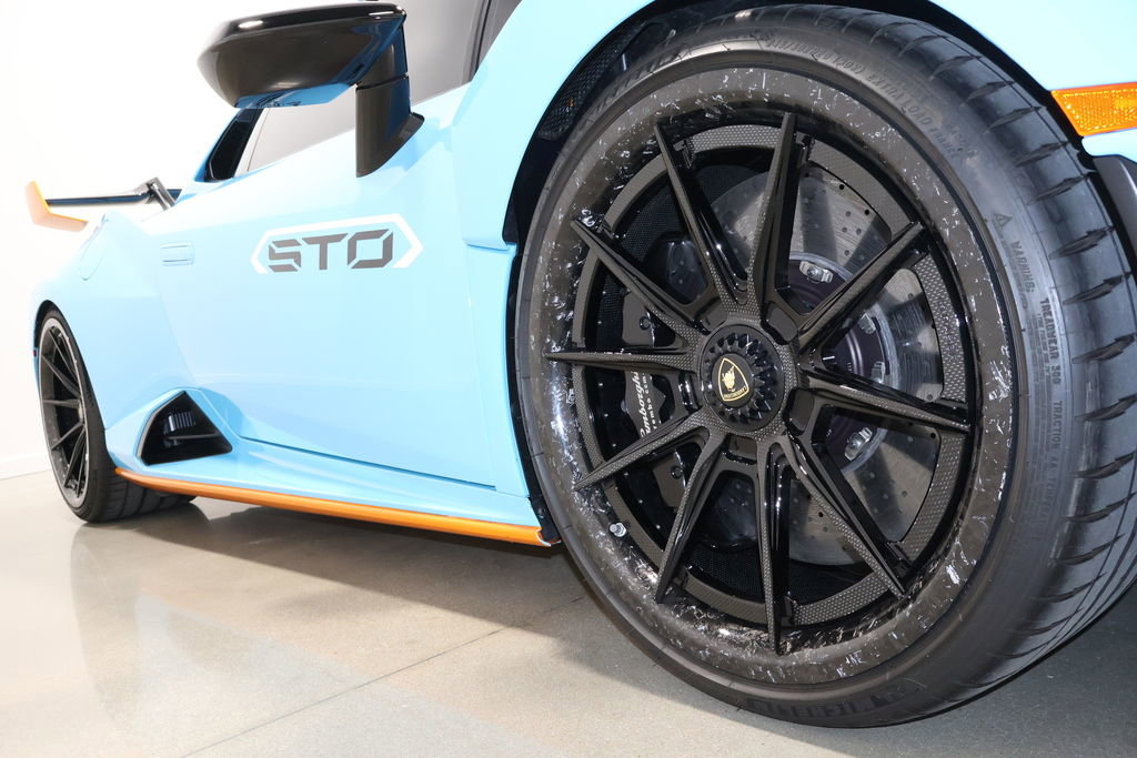 Used 2021 Lamborghini Huracan STO image 24