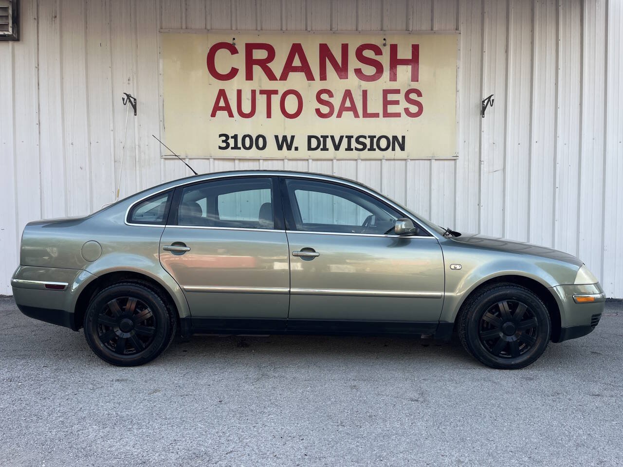 Used 2002 Volkswagen Passat GLS FWD image 2