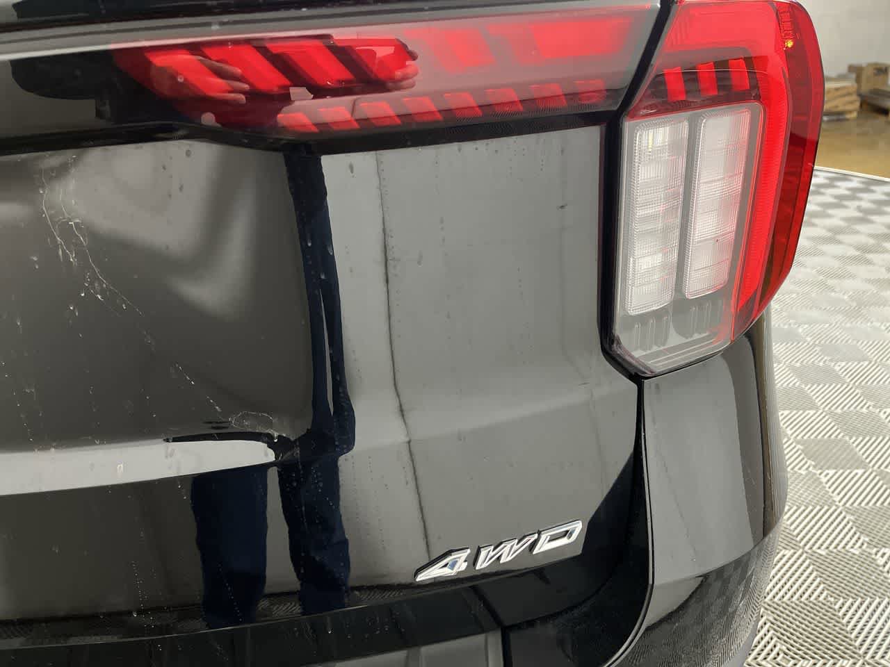 Used 2025 Ford Explorer ST-Line image 12