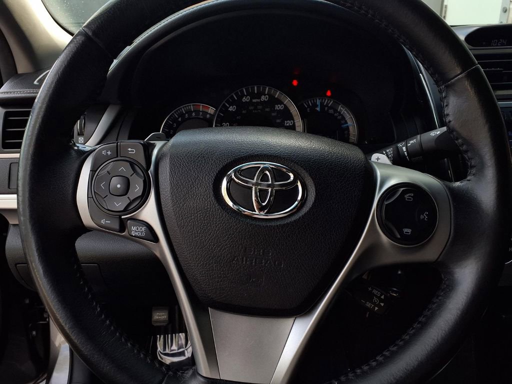 Used 2014 Toyota Camry SE image 10