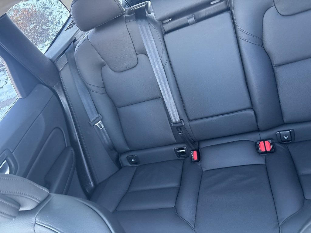 Used 2025 Volvo XC60 B5 Plus image 35