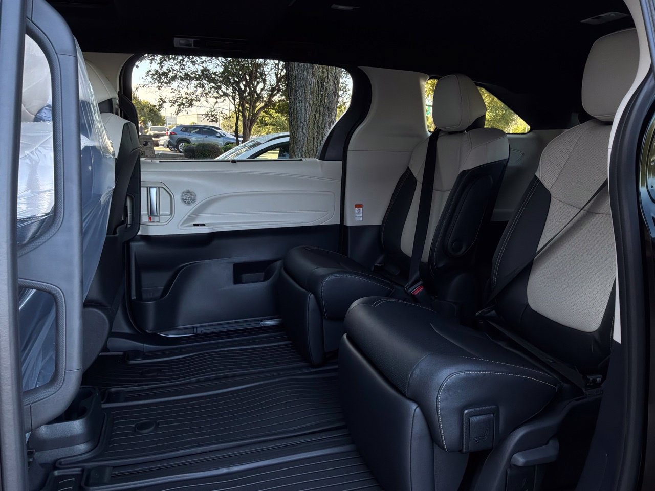 New 2026 Toyota Sienna Limited FWD image 11