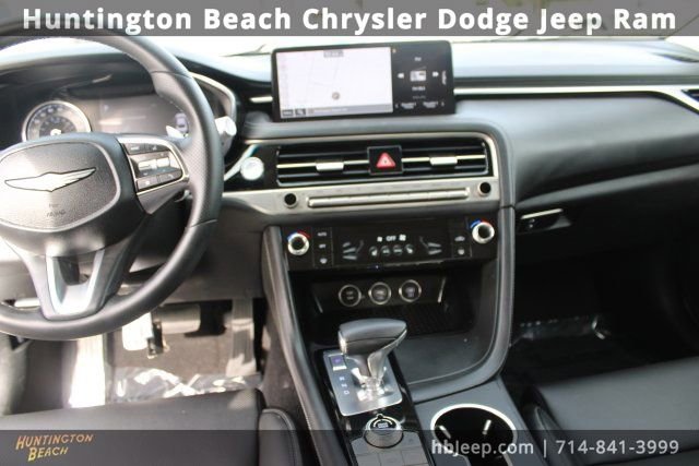 Used 2025 Genesis G70 2.5T image 14