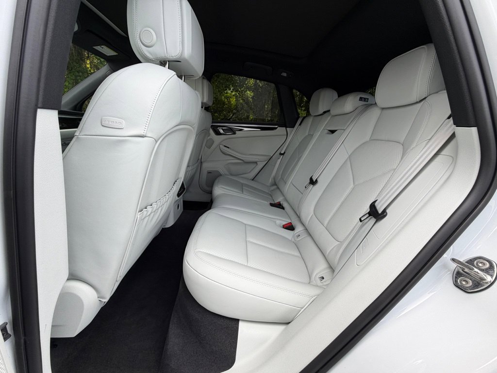 Certified 2026 Porsche Macan AWD/4WD image 16