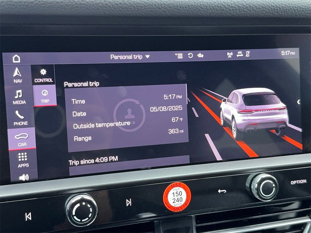 Used 2024 Porsche Macan image 27