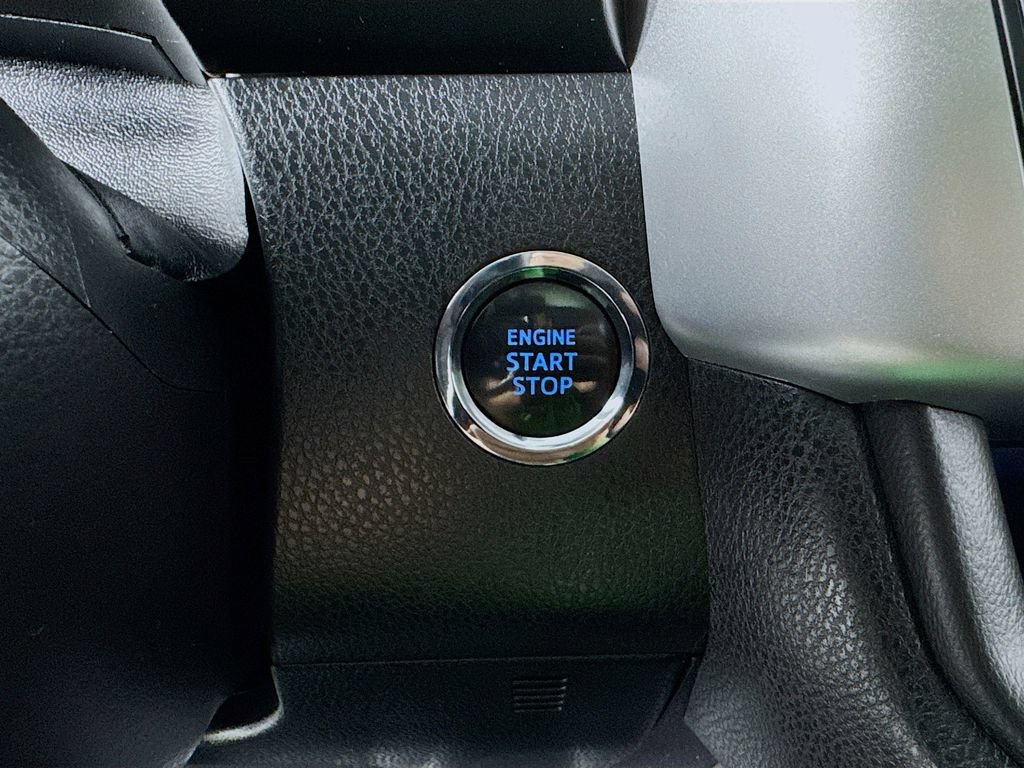 Used 2017 Toyota Highlander SE FWD image 19