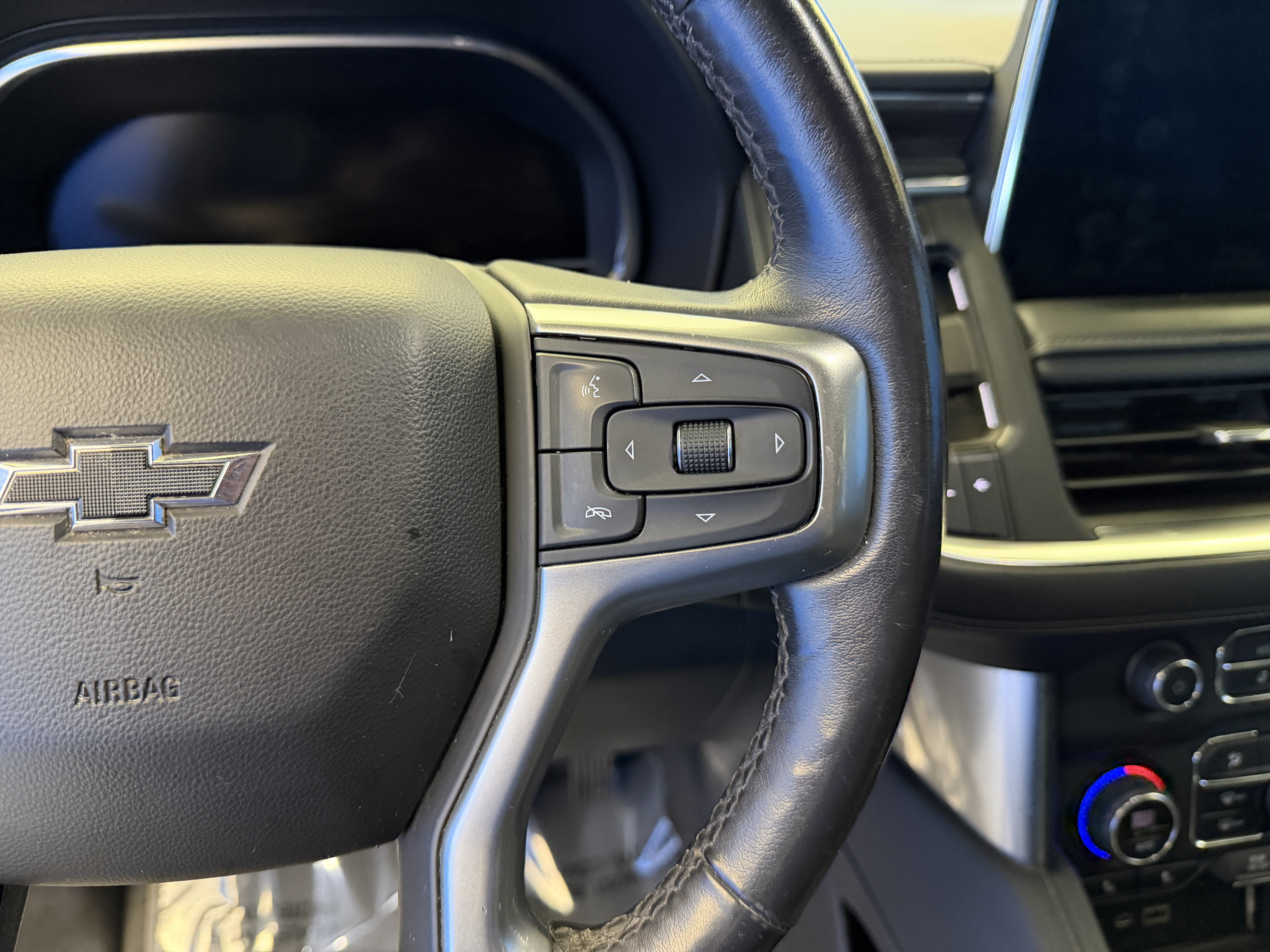 Used 2022 Chevrolet Suburban Z71 w/ Z71 Off-Road Package AWD/4WD image 19