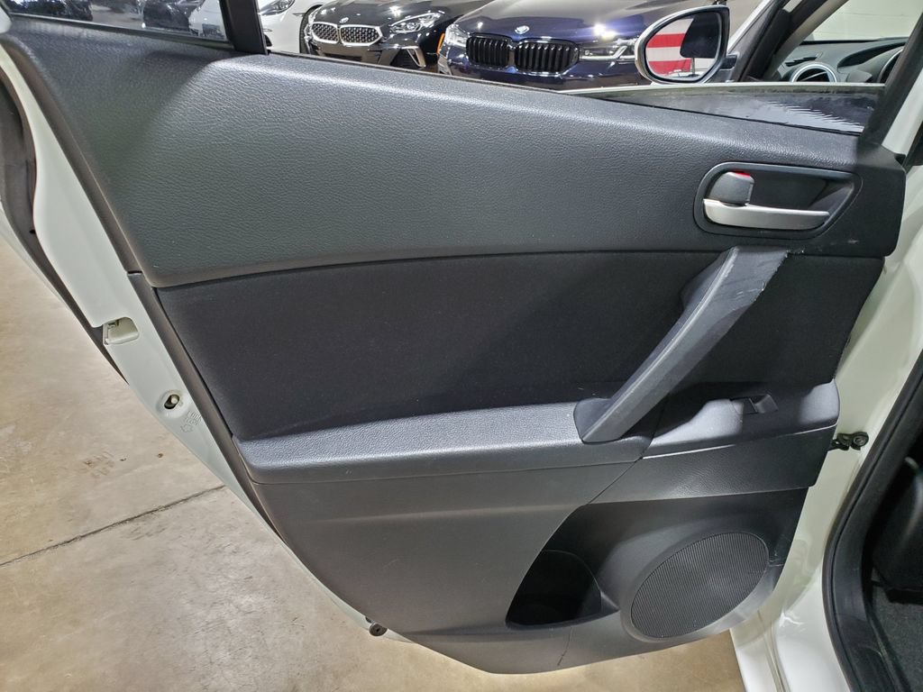 Used 2011 MAZDA MAZDA3 i Touring FWD image 22