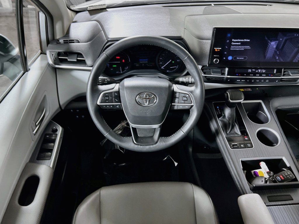 Certified 2025 Toyota Sienna XLE FWD image 19