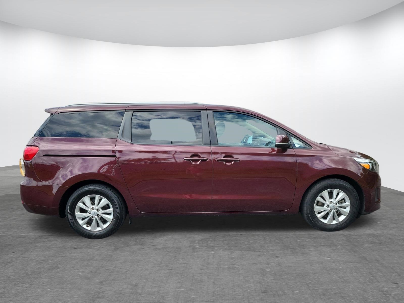 Used 2017 Kia Sedona LX w/ LX Essentials Premium Package FWD image 23