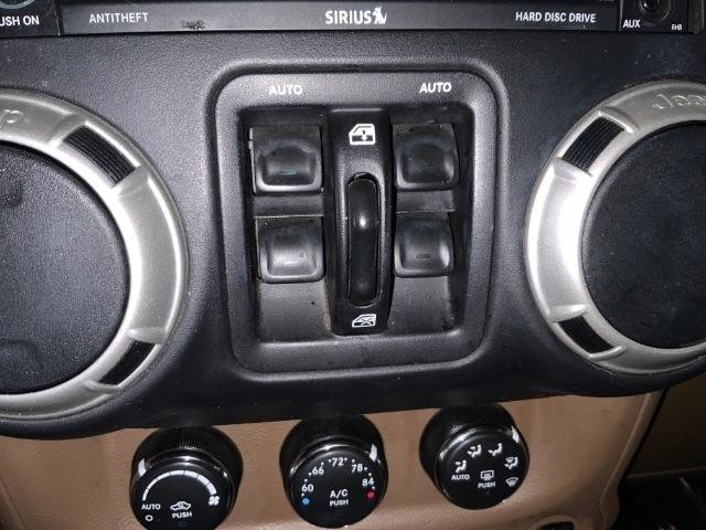 Used 2017 Jeep Wrangler Unlimited Rubicon w/ Connectivity Group image 17