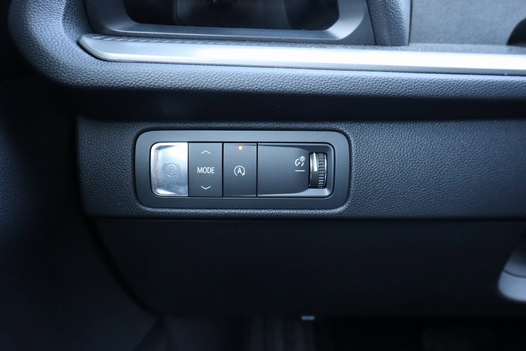 Used 2025 Chevrolet Traverse LT w/ Driver Confidence Package image 15