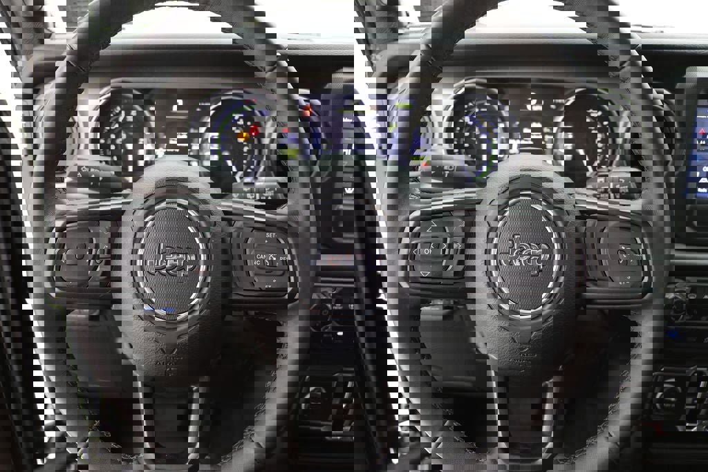 Used 2023 Jeep Wrangler Unlimited w/ Cold Weather Group image 17