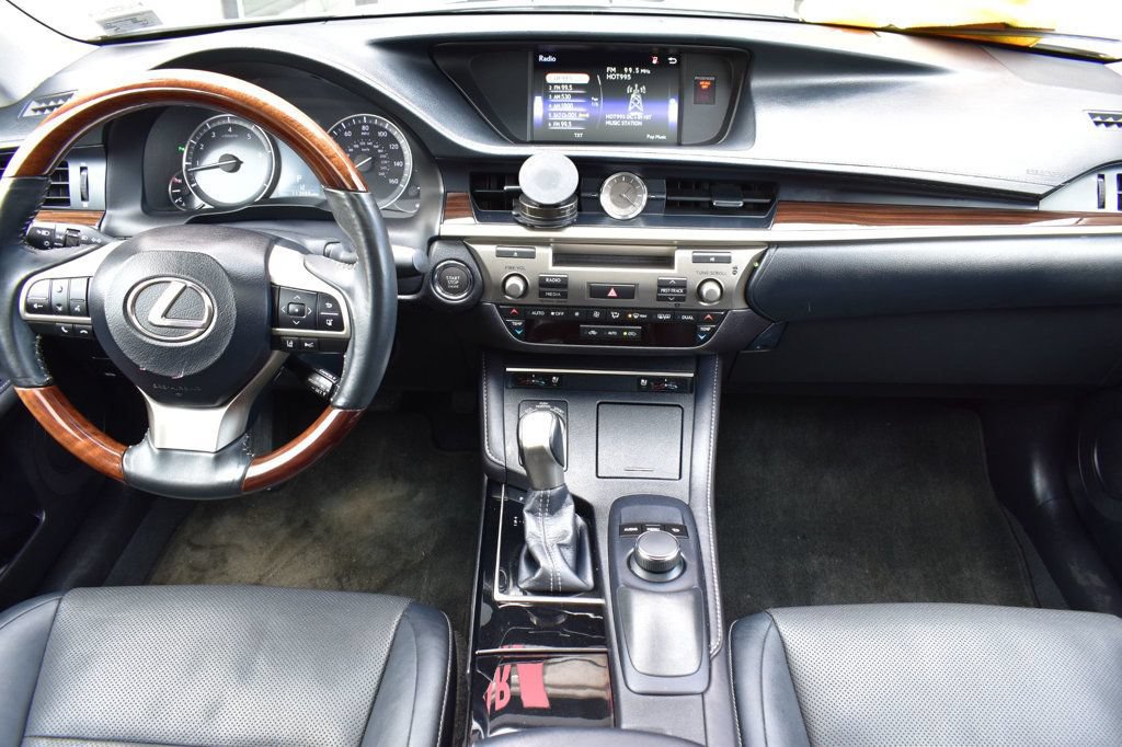 Used 2017 Lexus ES 350 w/ Premium Package FWD image 27