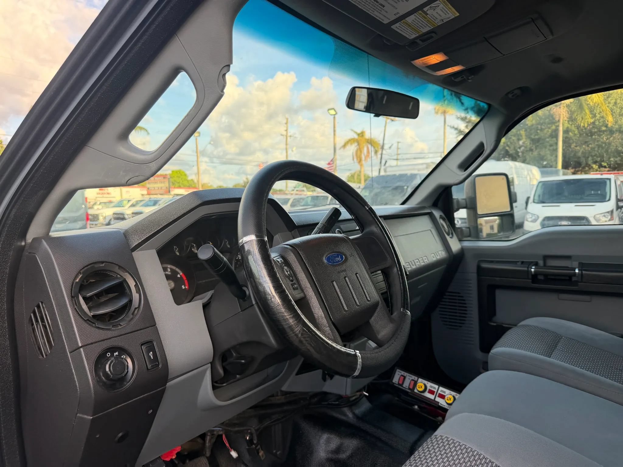 Used 2015 Ford F350 4x4 Crew Cab DRW Super Duty w/ Power Equipment Group image 10