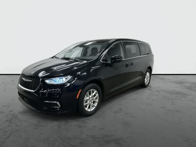 Used 2024 Chrysler Pacifica Touring-L FWD image 8