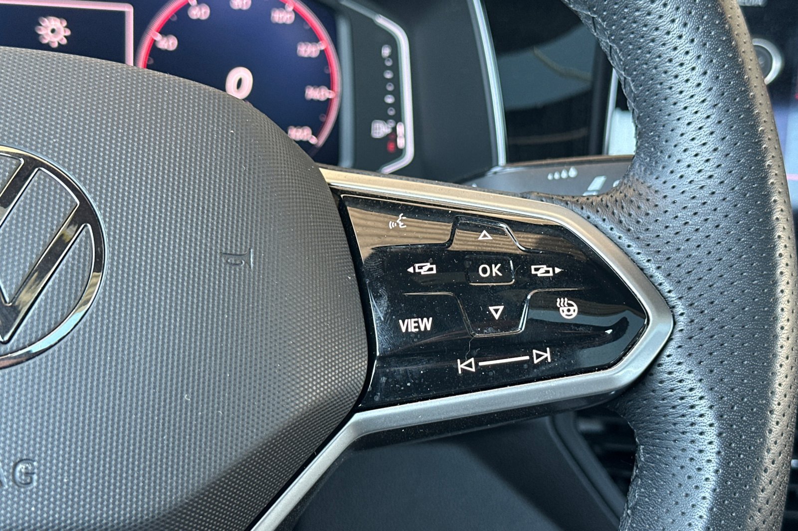 Used 2025 Volkswagen Jetta GLI Autobahn FWD image 31