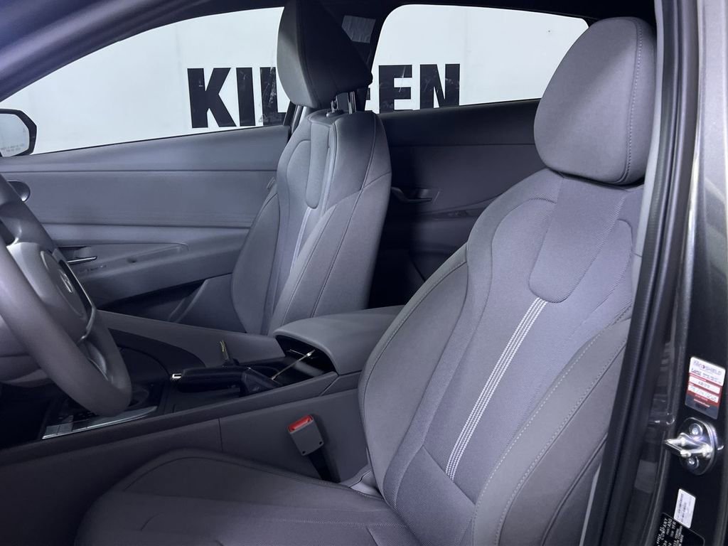 Used 2025 Hyundai Elantra SE image 13