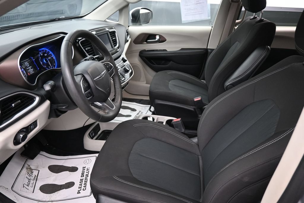 Used 2022 Chrysler Voyager LX FWD image 22