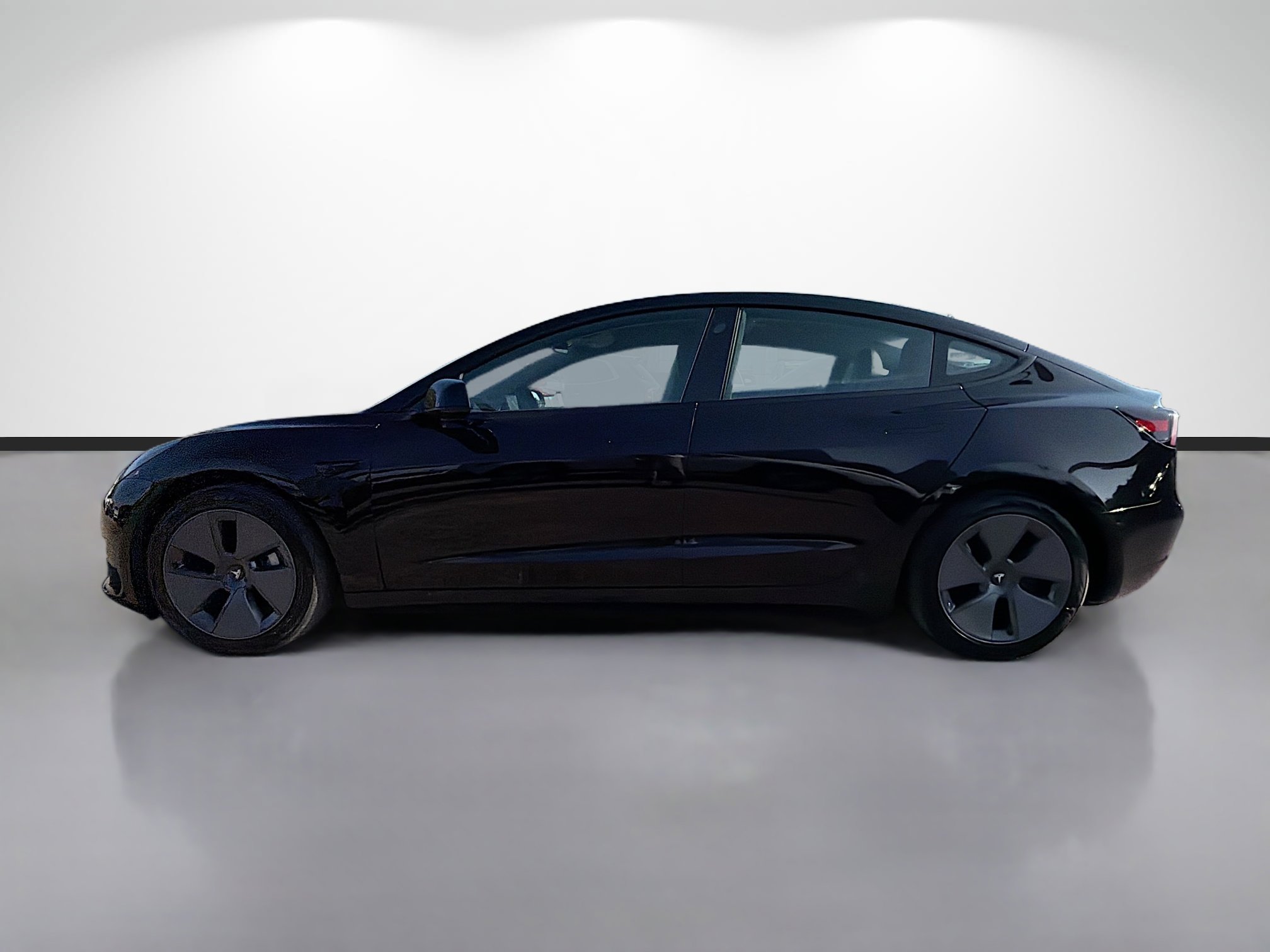 Used 2023 Tesla Model 3 Standard Range image 6