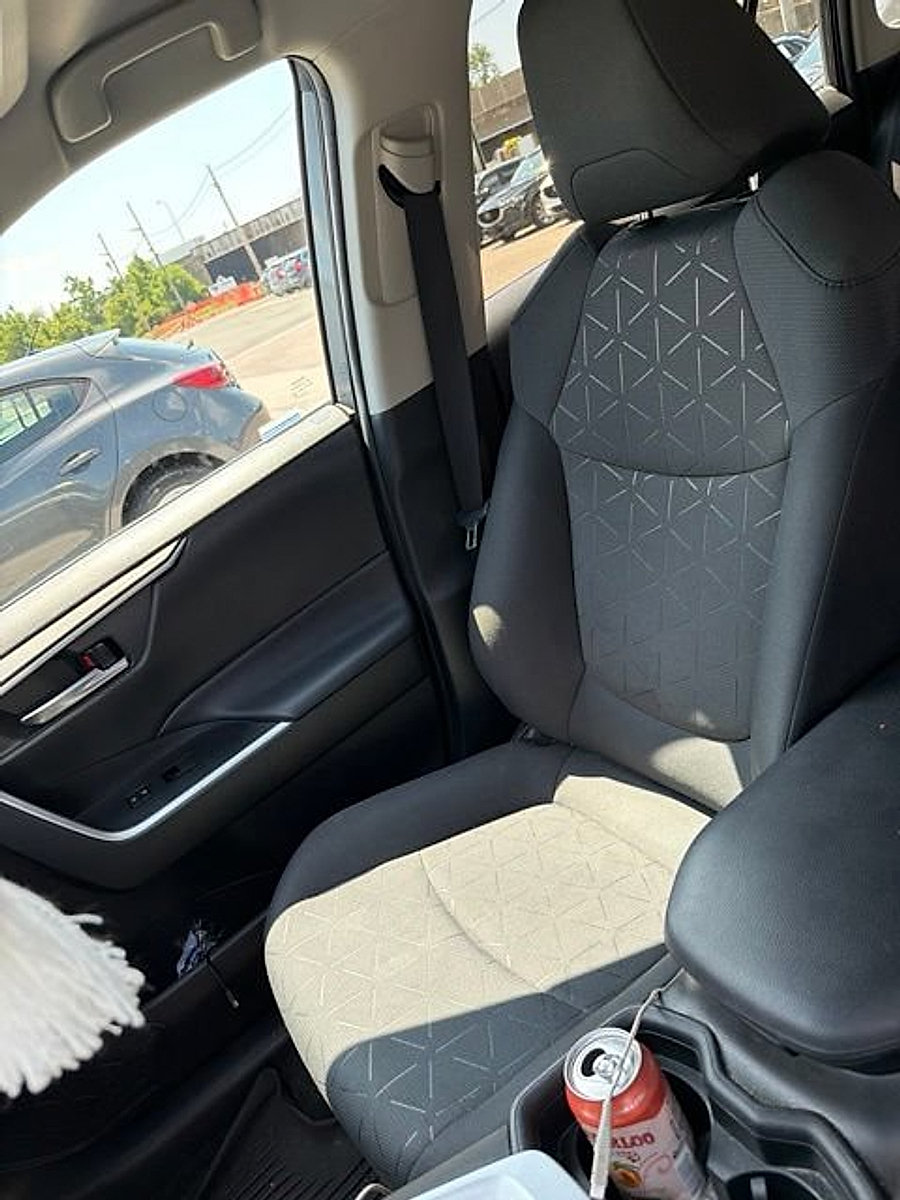 Used 2021 Toyota RAV4 XLE AWD/4WD image 11