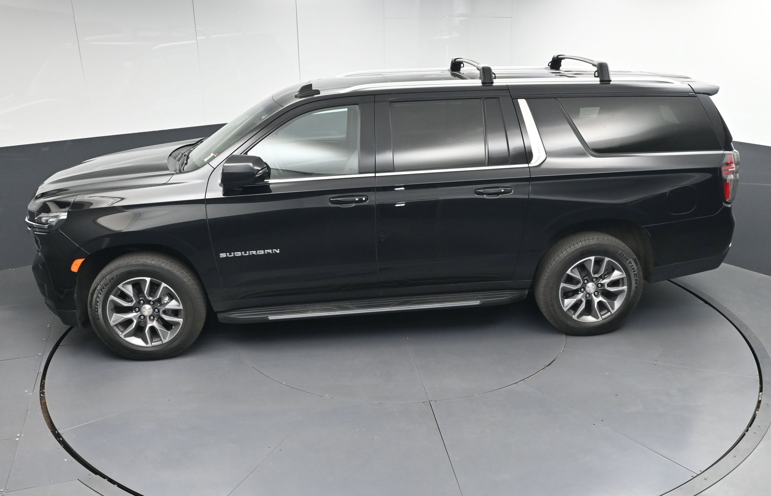 Used 2022 Chevrolet Suburban LT w/ LT Signature Package image 38