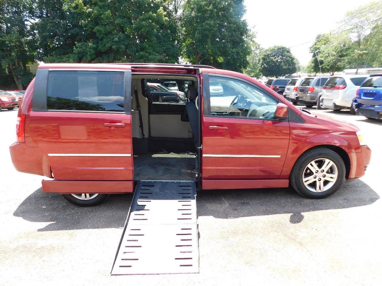 Used 2010 Dodge Grand Caravan Crew w/ Family Value Group image 3