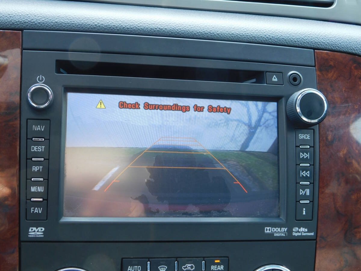 Used 2014 Chevrolet Suburban LTZ AWD/4WD image 15