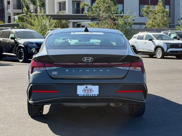 Used 2024 Hyundai Elantra SEL FWD image 5