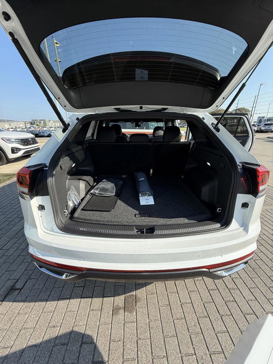 New 2026 Volkswagen Atlas Cross Sport SE image 10