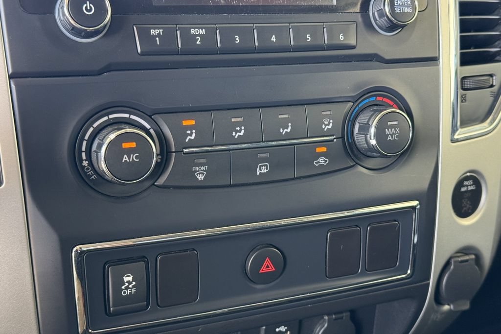 Used 2017 Nissan Titan SV AWD/4WD image 14