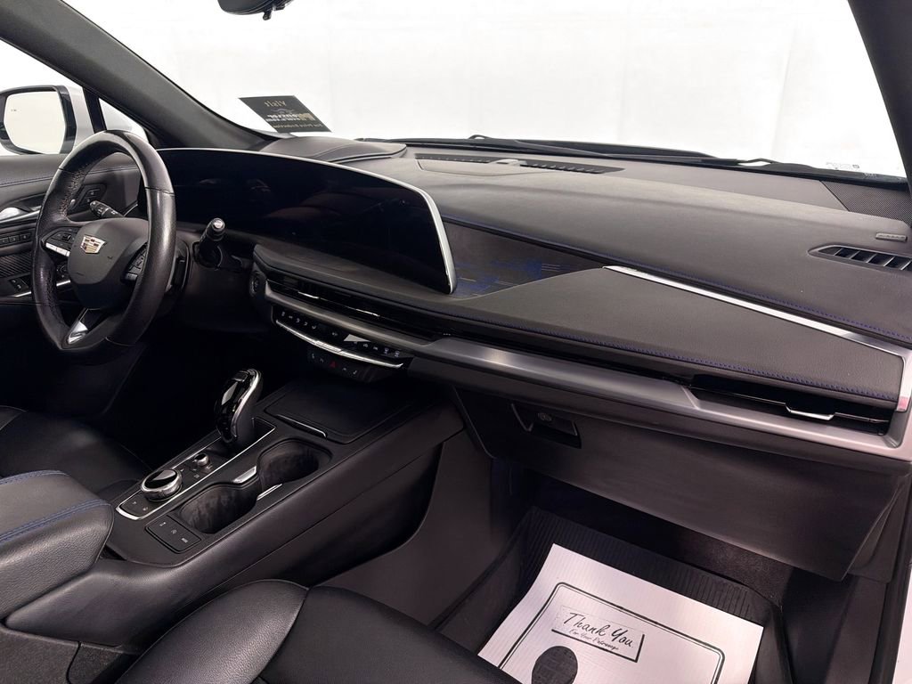Used 2024 Cadillac XT4 Sport w/ Technology Package image 31