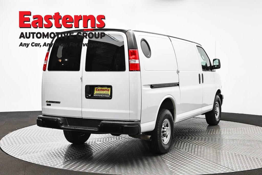 Used 2021 Chevrolet Express 3500 w/ Driver Convenience Package RWD image 5