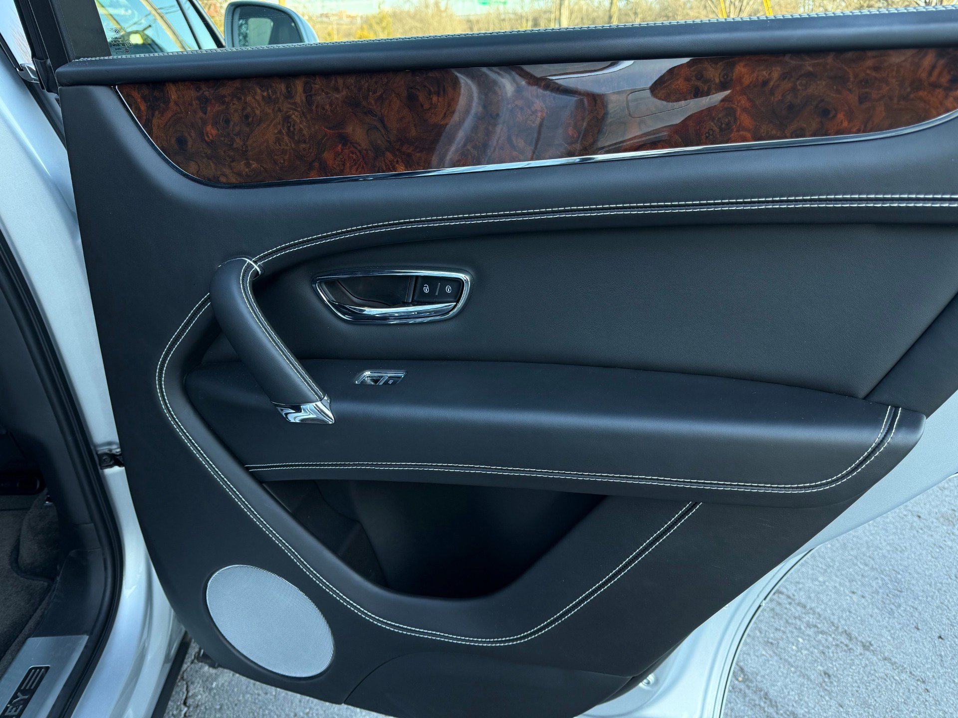 Used 2018 Bentley Bentayga image 20