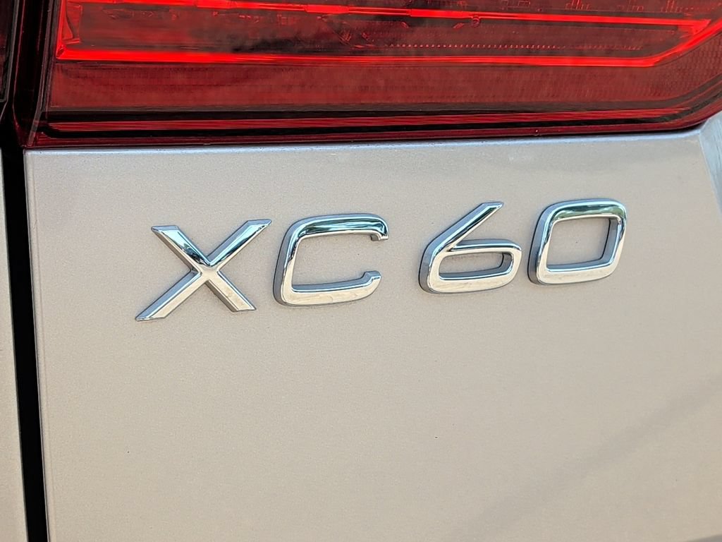 Used 2025 Volvo XC60 B5 Plus AWD/4WD image 41