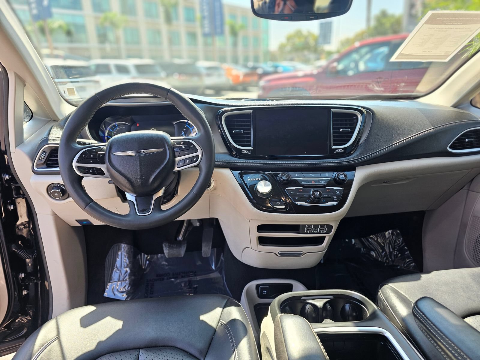 Used 2024 Chrysler Pacifica Limited FWD image 27