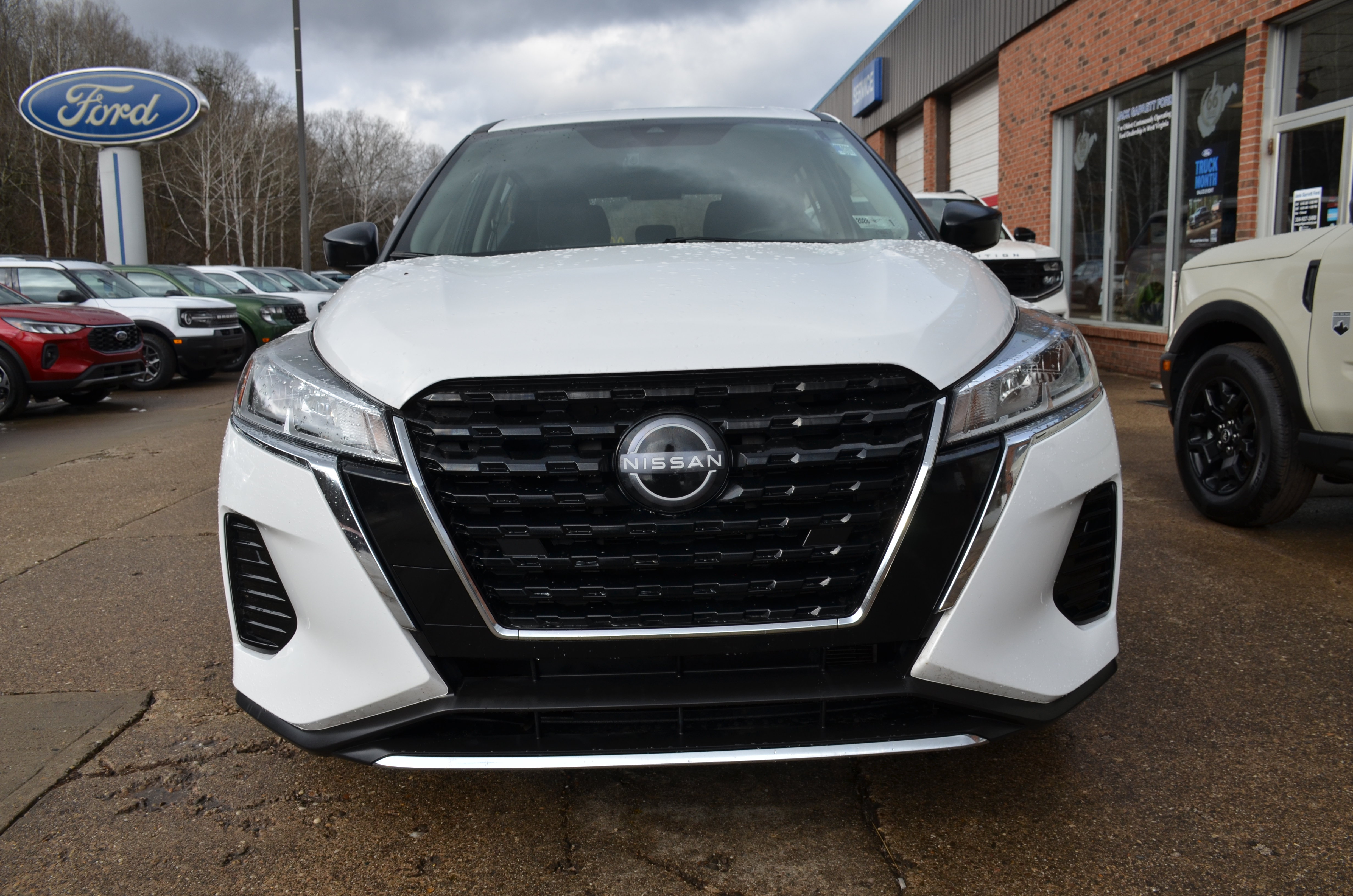 Used 2022 Nissan Kicks S FWD image 2