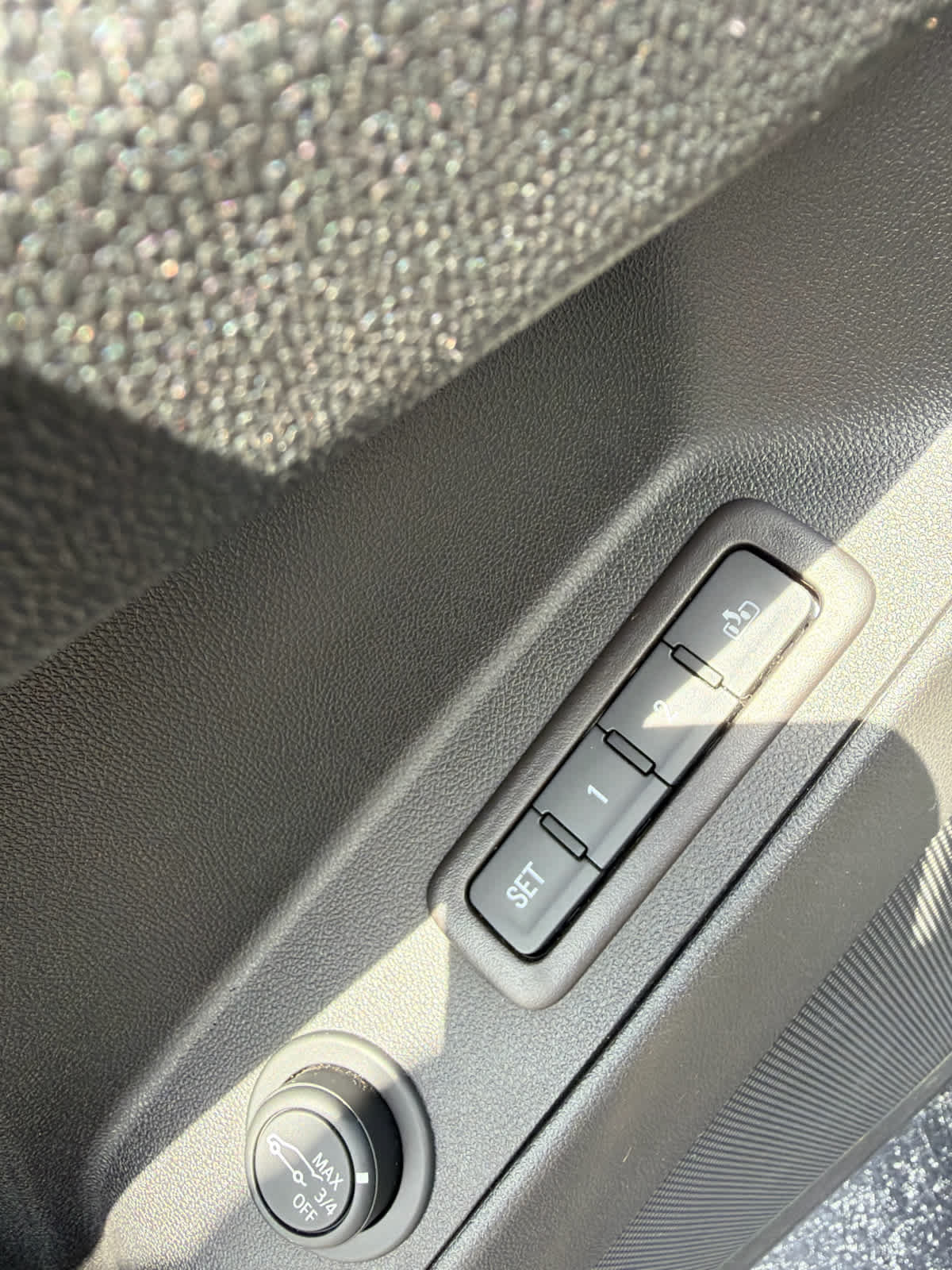 Used 2020 Chevrolet Equinox Premier FWD image 17