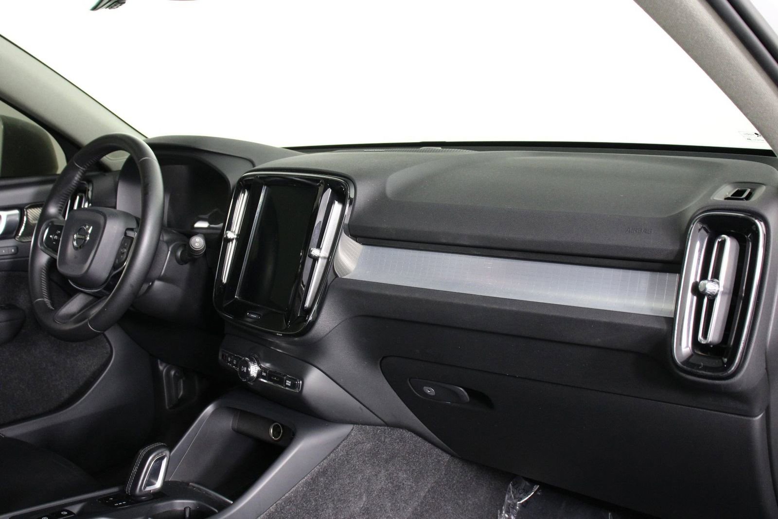 Used 2019 Volvo XC40 T5 Momentum image 22