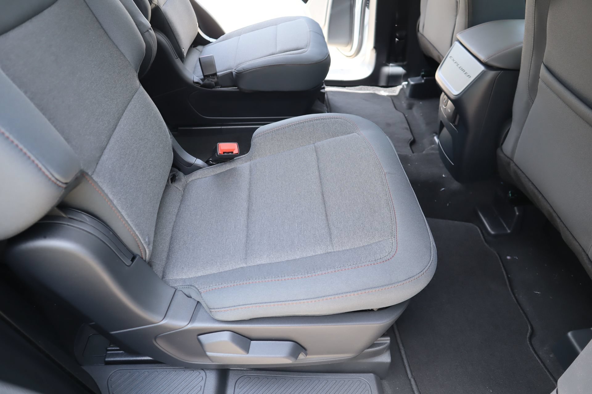 New 2026 Ford Explorer Active RWD image 17